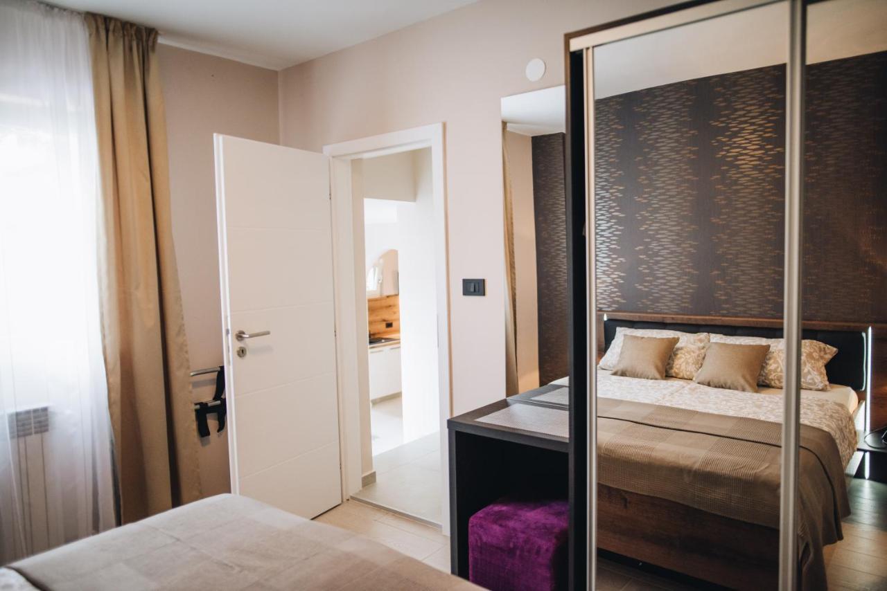 Stay In The Very Heart Of Porec - 50M To The Beach Buitenkant foto