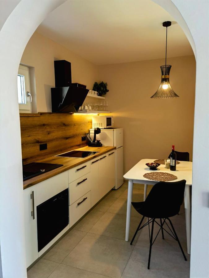 Stay In The Very Heart Of Porec - 50M To The Beach Buitenkant foto