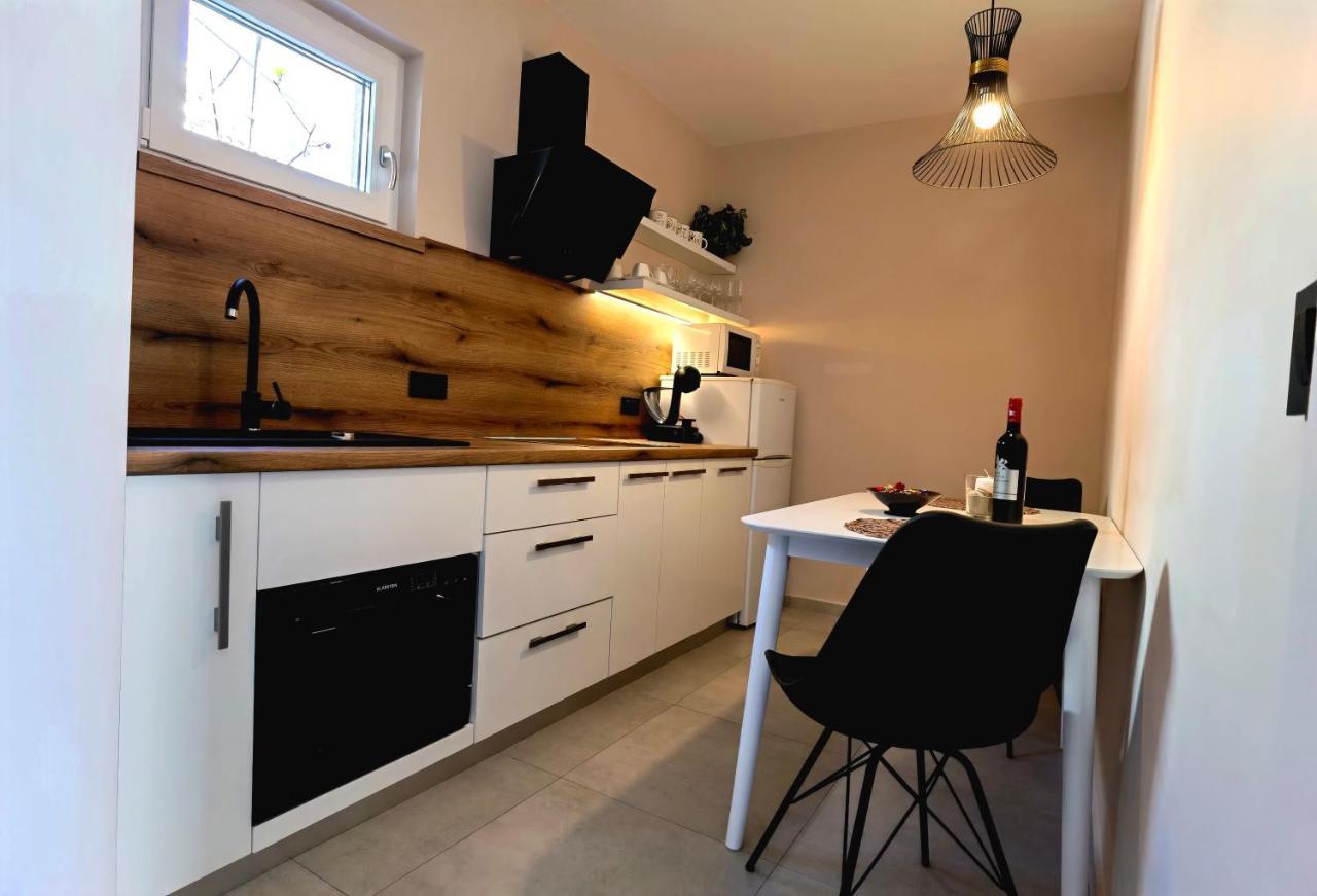 Stay In The Very Heart Of Porec - 50M To The Beach Buitenkant foto