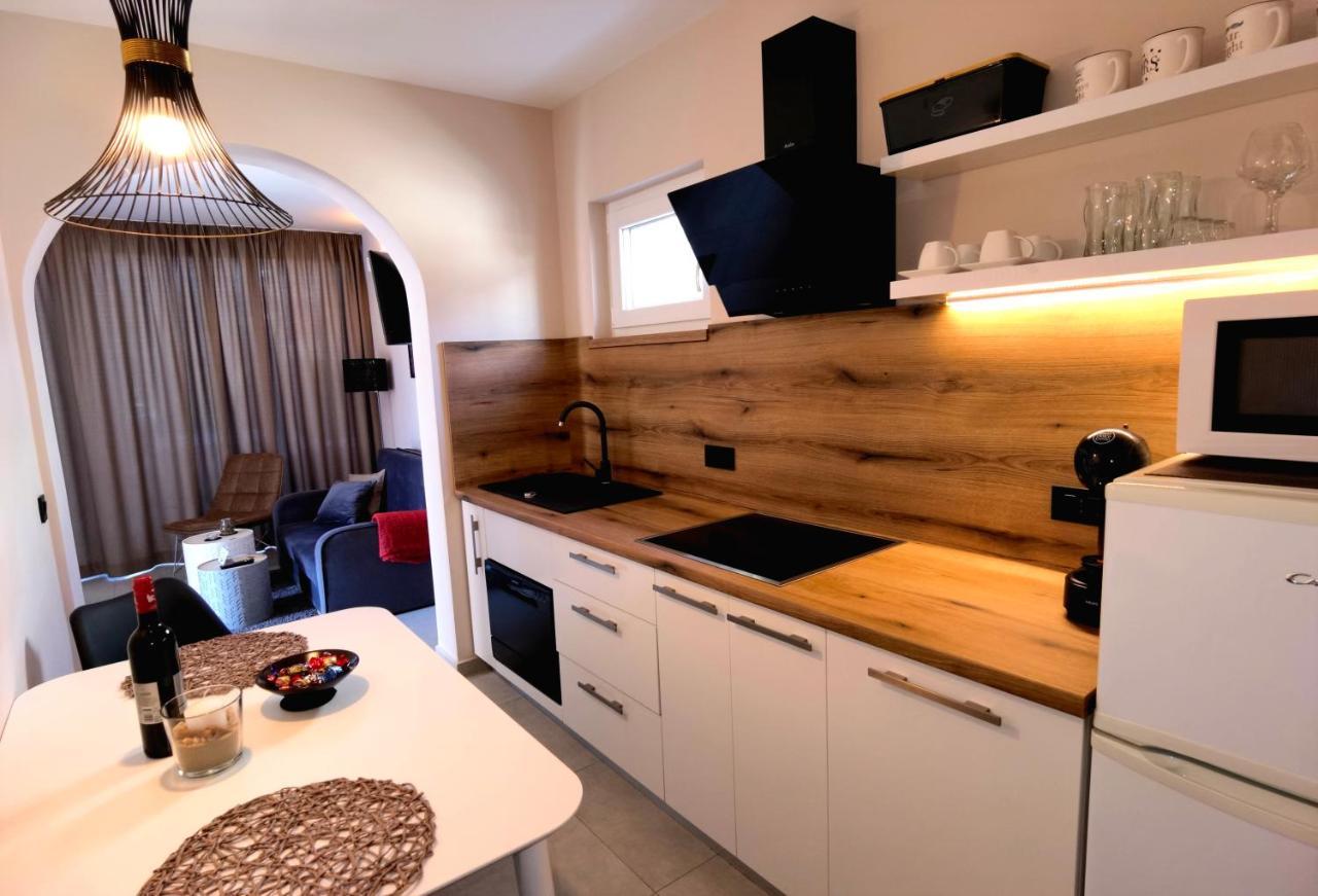 Stay In The Very Heart Of Porec - 50M To The Beach Buitenkant foto